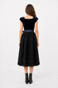 dirndl-marine-03-rueckansicht-wadenlang.png
